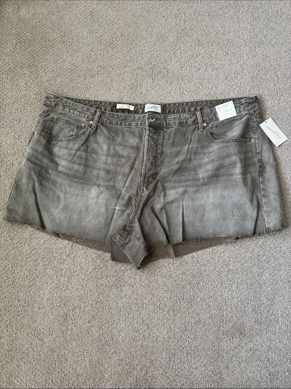 S90 NWT Universal Thread PLUS Mid-Rise 90's Baggy Denim Shorts - Size: 28 PLUS